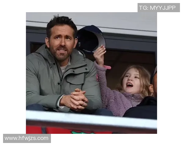 足球明星携女儿共度温馨时光拍摄创意视频展现父女情深