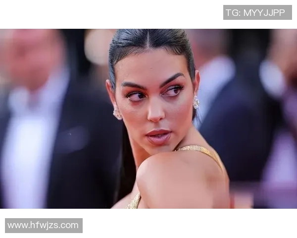 足球明星未婚妻的生活揭秘她们如何支持爱人的职业生涯与个人成长